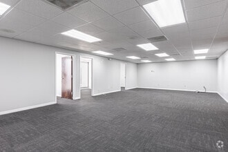 1665 Palm Beach Lakes Blvd, West Palm Beach, FL to rent Interior Photo- Image 1 of 2