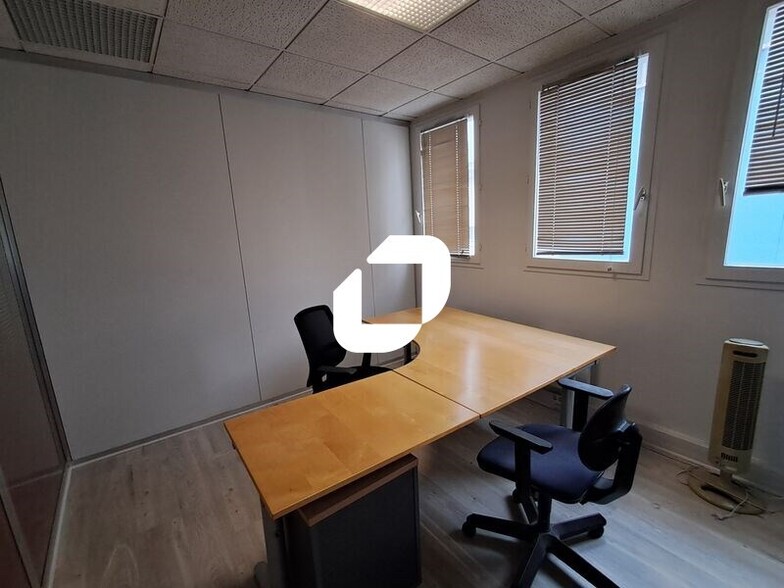Office in Montrouge to rent - Building Photo - Image 3 of 30