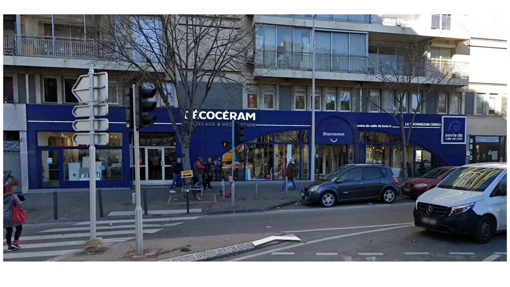 Location Commerce 1 000 m² - Photo 1