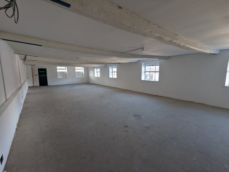 Brook St, Leek to rent - Building Photo - Image 2 of 6