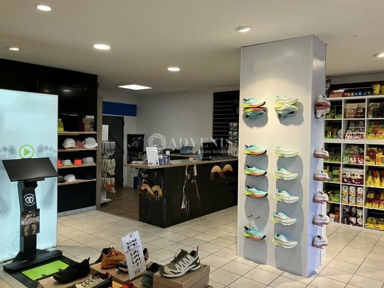 Retail in Bourges for sale - Building Photo - Image 3 of 3