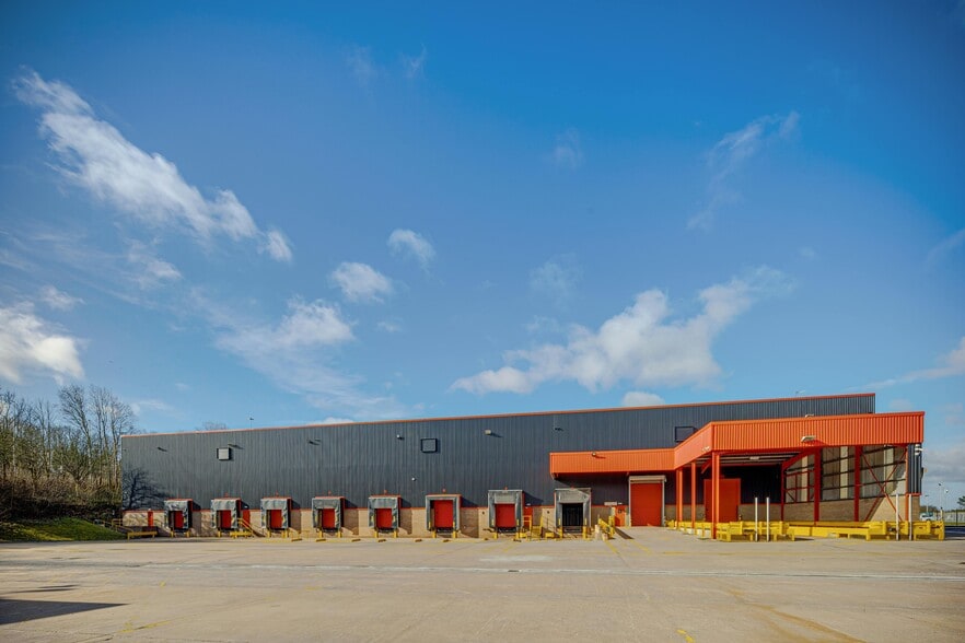 Lister Rd, Runcorn to rent - Building Photo - Image 2 of 5