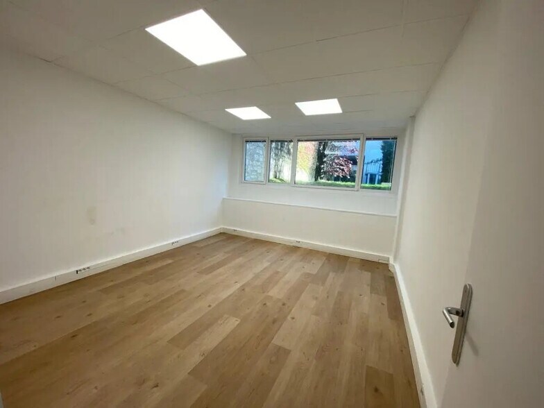 171 Ter Avenue Charles De Gaulle, Neuilly-sur-Seine to rent - Building Photo - Image 3 of 10