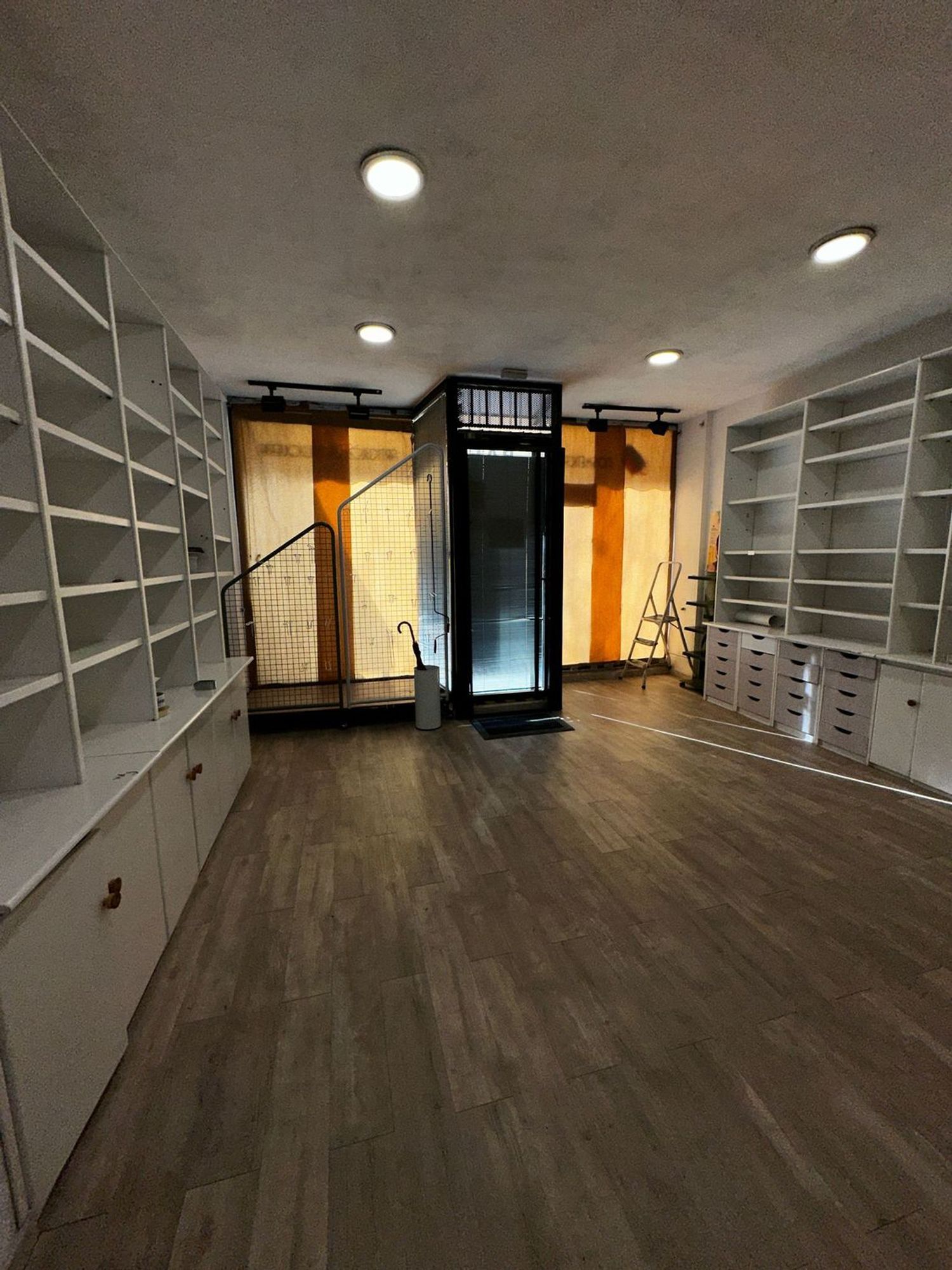 Retail in Alcobendas, Madrid to rent Primary Photo- Image 1 of 5