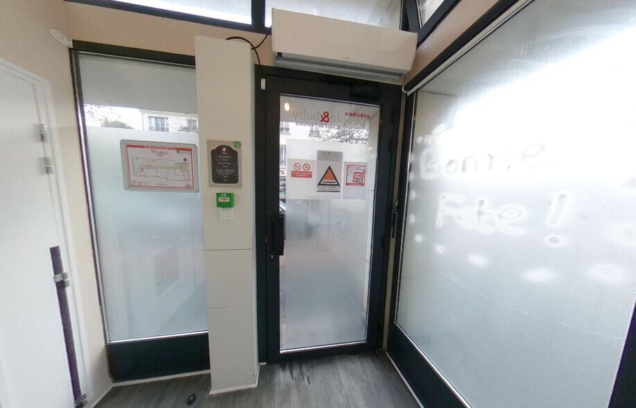 Retail in Suresnes to rent - Interior Photo - Image 3 of 10