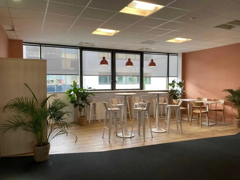 Office in Saint-Priest to rent - Interior Photo - Image 3 of 8