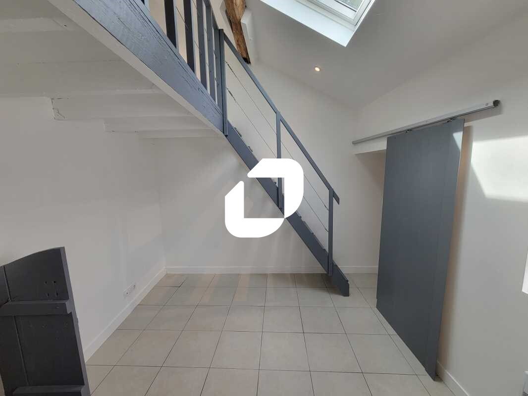Office in Montlhéry for sale Building Photo- Image 1 of 9