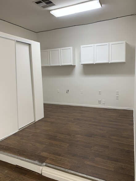 583-593 Woodside Rd, Redwood City, CA for rent - Building Photo - Image 3 of 8