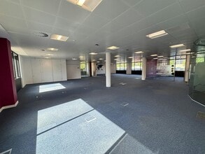 101 Park Dr, Milton to rent Interior Photo- Image 1 of 5