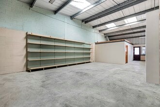 1-4 Broadfield Close, Croydon to rent Interior Photo- Image 2 of 4
