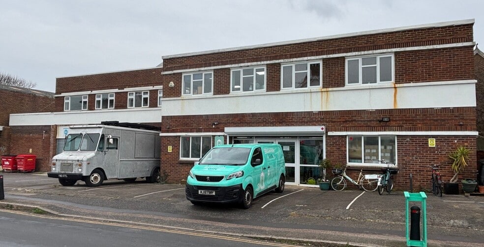 35A Vale Rd, Hove to rent - Building Photo - Image 2 of 3