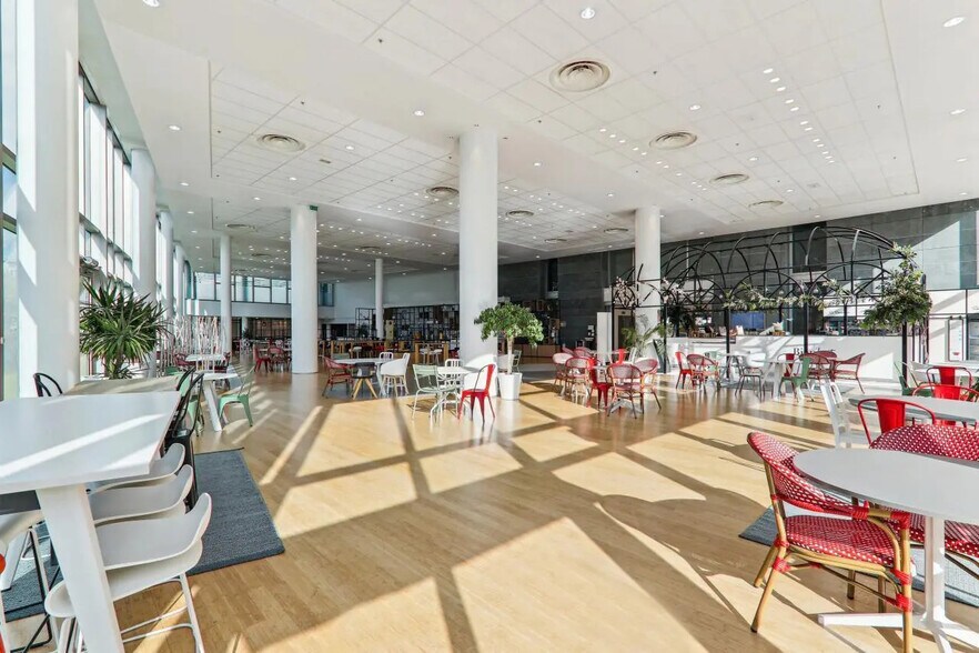 3 Rue Joseph Monier, Rueil-Malmaison to rent - Building Photo - Image 3 of 15