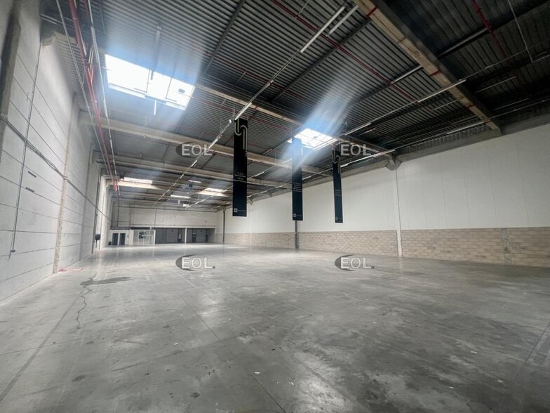 Industrial in Saint-Witz to rent - Interior Photo - Image 2 of 12