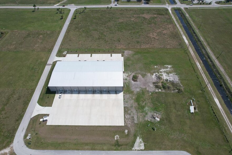 512 Commerce Ct, Clewiston, FL for sale - Building Photo - Image 2 of 12