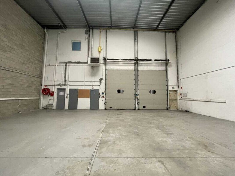Light Industrial in Saint-Ouen-sur-Seine to rent - Interior Photo - Image 3 of 9