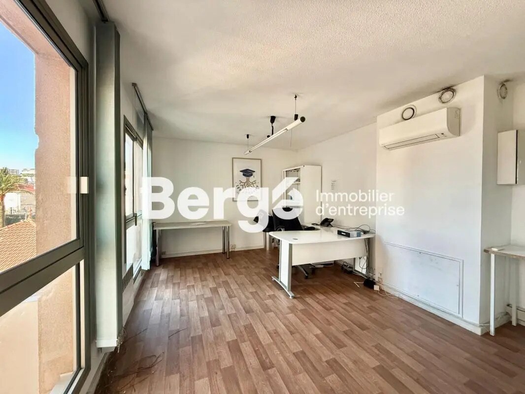 Office in Le Cannet to rent Building Photo- Image 1 of 5