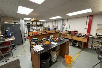 6 Rutherford Rd, Basingstoke to rent Interior Photo- Image 2 of 4