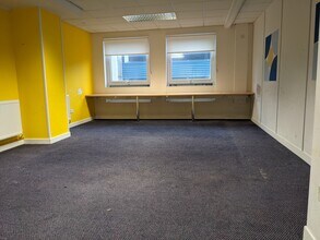 3 Grove Pl, Swansea to rent Interior Photo- Image 1 of 8