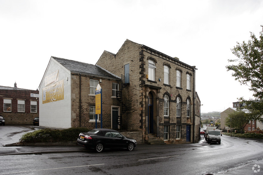 Balme Rd, Cleckheaton for rent - Building Photo - Image 2 of 9