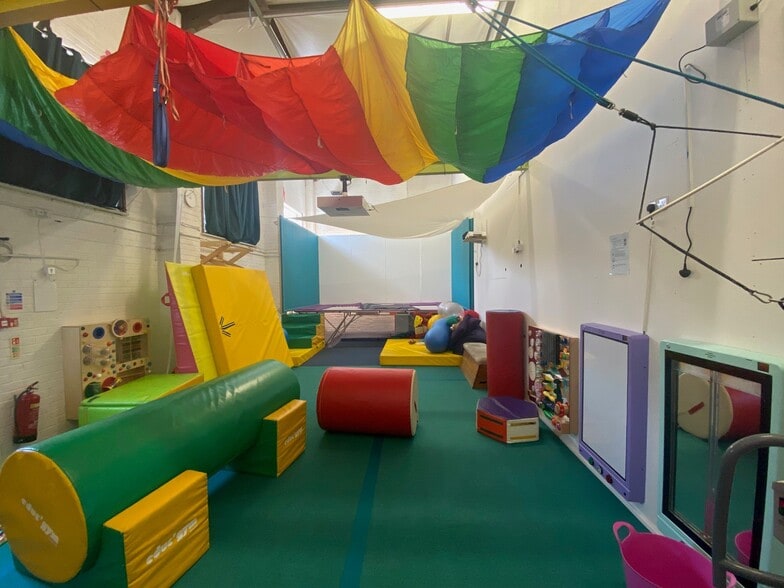 Hardman St, Stockport to rent - Building Photo - Image 3 of 5