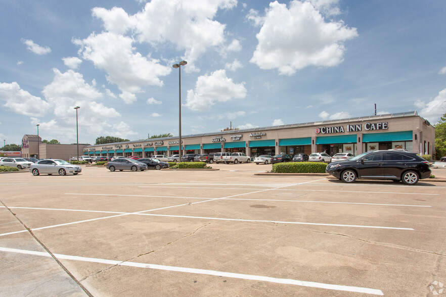 8475 N Hwy 6, Houston, TX for rent - Building Photo - Image 2 of 8