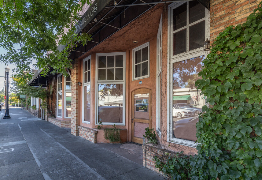 132-134 Matheson St, Healdsburg, CA for rent - Building Photo - Image 2 of 11