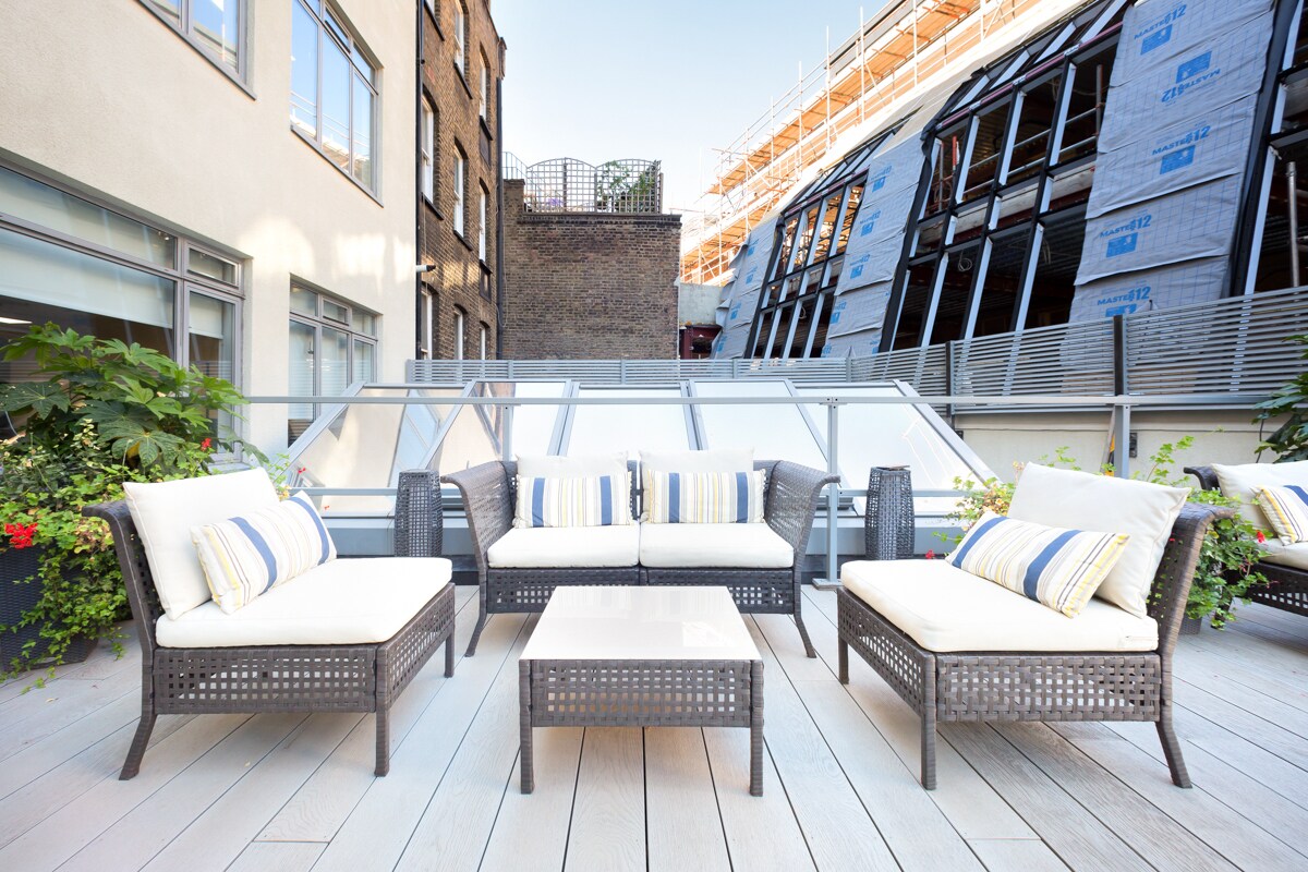 30 Newman St, London to rent Interior Photo- Image 1 of 18