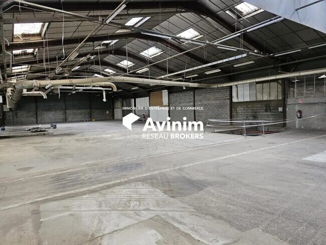 Vente Entrepôt 4 185 m² à 5 245 m²