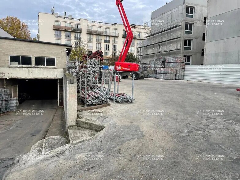 Light Industrial in Ivry-sur-Seine to rent - Building Photo - Image 2 of 9