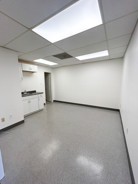 3151A Midtown Park S, Mobile, AL for rent - Building Photo - Image 3 of 12