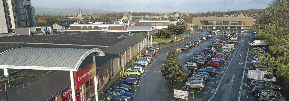 Church St, Burnley for rent - Building Photo - Image 2 of 7