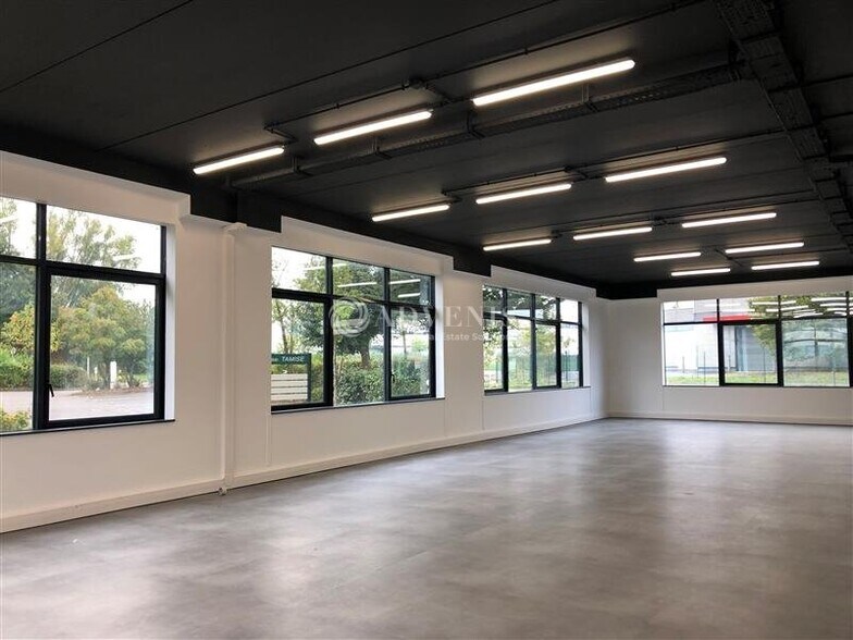 1 Route Nationale 10, Trappes to rent - Interior Photo - Image 2 of 6