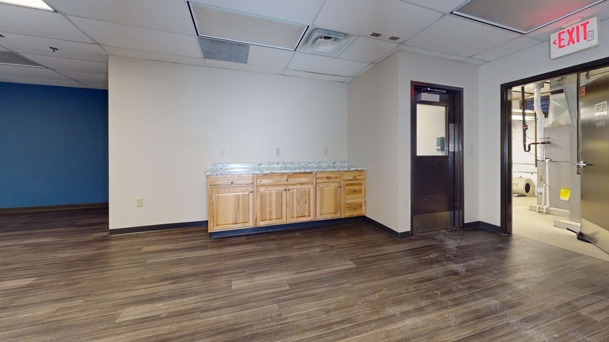 600 S Nicolet Rd, Appleton, WI to rent Interior Photo- Image 1 of 7