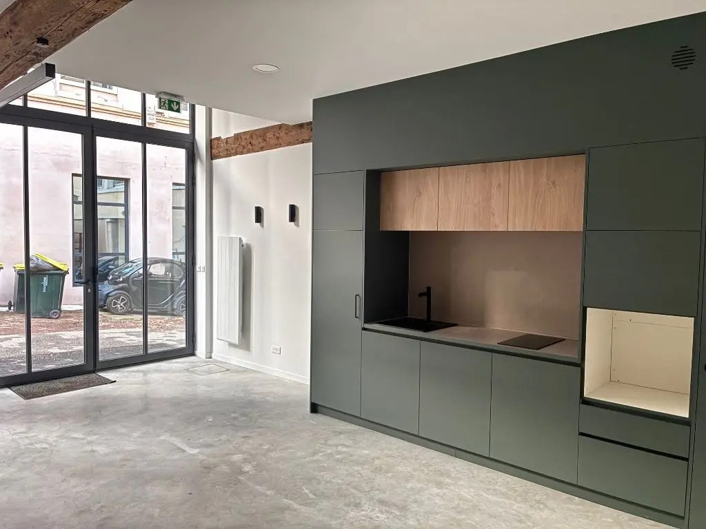 Office in Lyon to rent Building Photo- Image 1 of 9