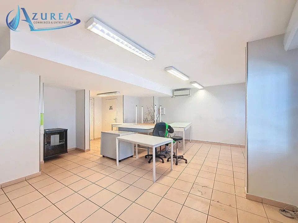 Location Commerce 156 m² - Photo 1