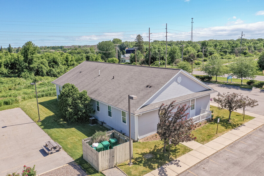 353 Island Cottage Rd, Rochester, NY for rent - Building Photo - Image 3 of 53