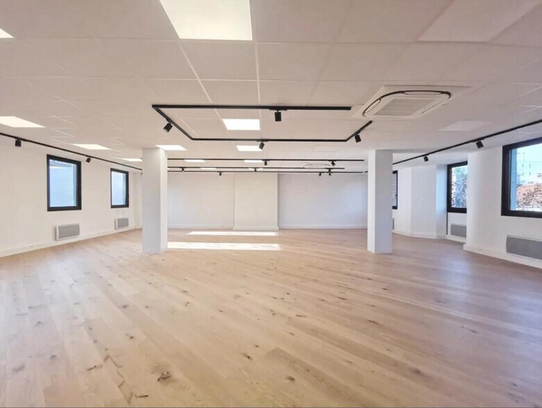 Office in Boulogne-Billancourt to rent - Interior Photo - Image 1 of 7