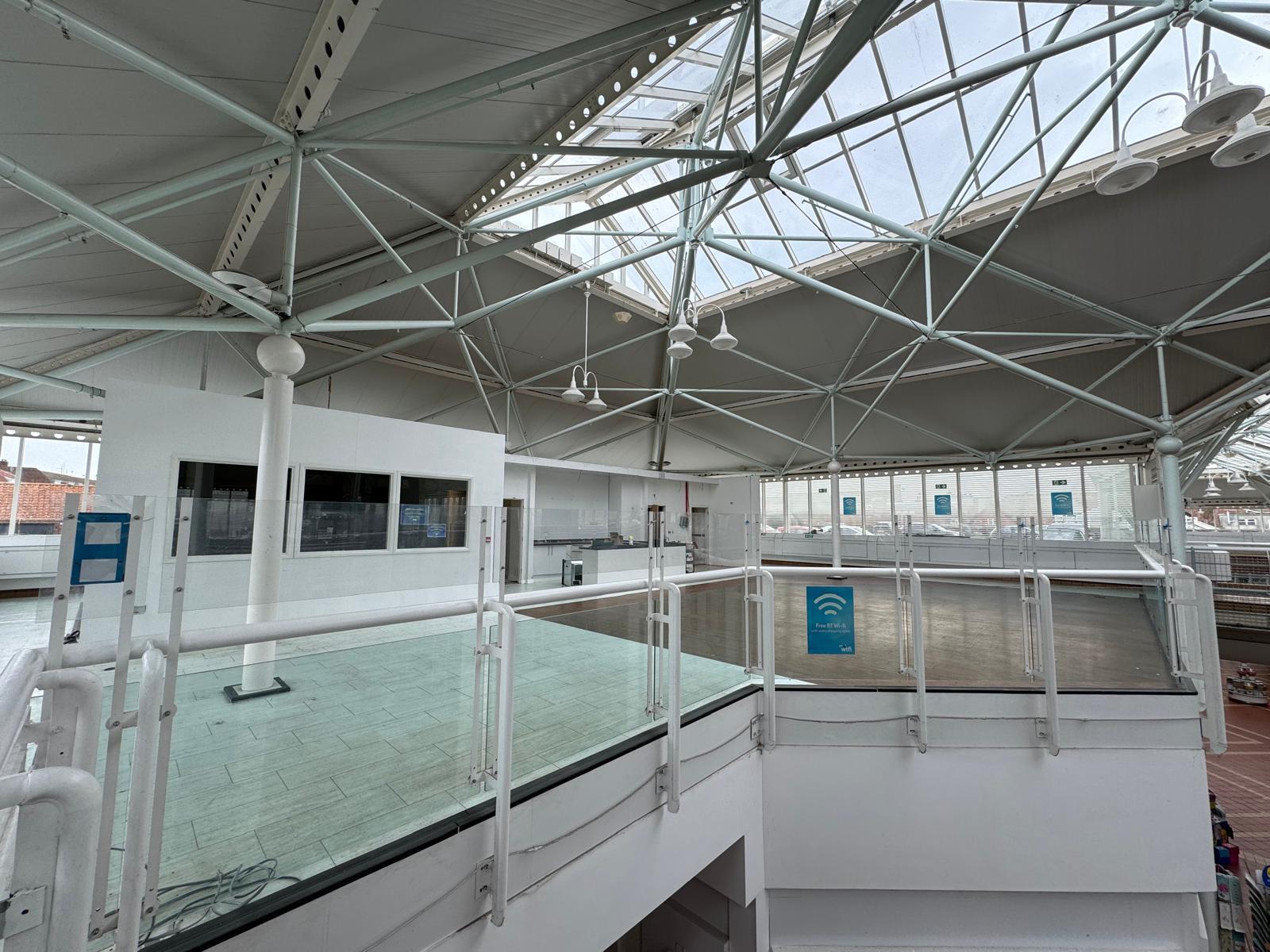 Shopping Centre, Bridgwater to rent Interior Photo- Image 1 of 3