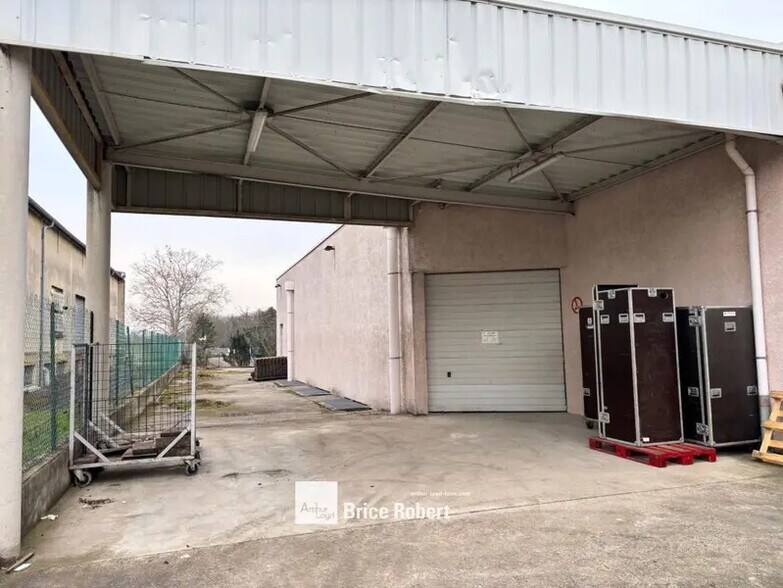 Light Industrial in Corbas to rent - Building Photo - Image 1 of 6