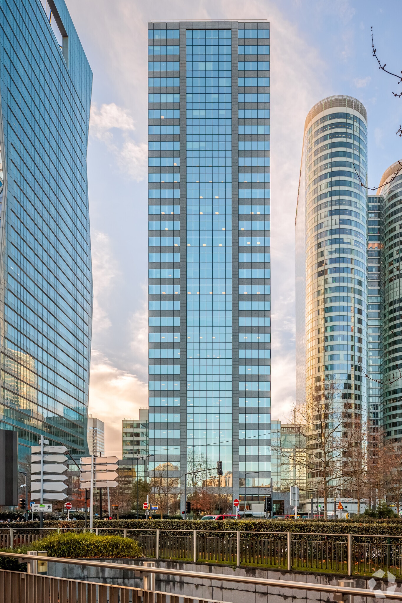 20 Avenue André Prothin, Courbevoie to rent Primary Photo- Image 1 of 31