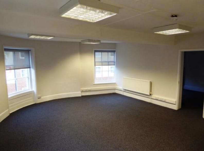 1 Canute Rd, Southampton to rent - Interior Photo - Image 2 of 5