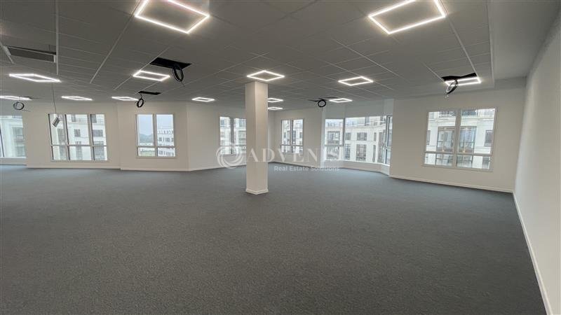 4 Rue D'Ariane, Chessy to rent - Interior Photo - Image 2 of 12