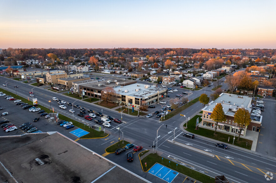 202-208 Boul Du Curé-Labelle, Ste-Thérèse, QC for rent - Aerial - Image 3 of 7