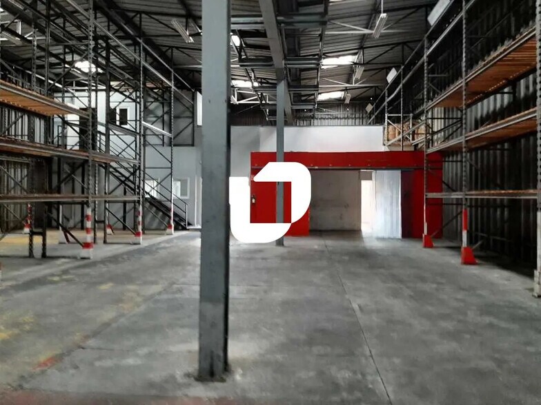 Office in Coignières to rent - Interior Photo - Image 3 of 5