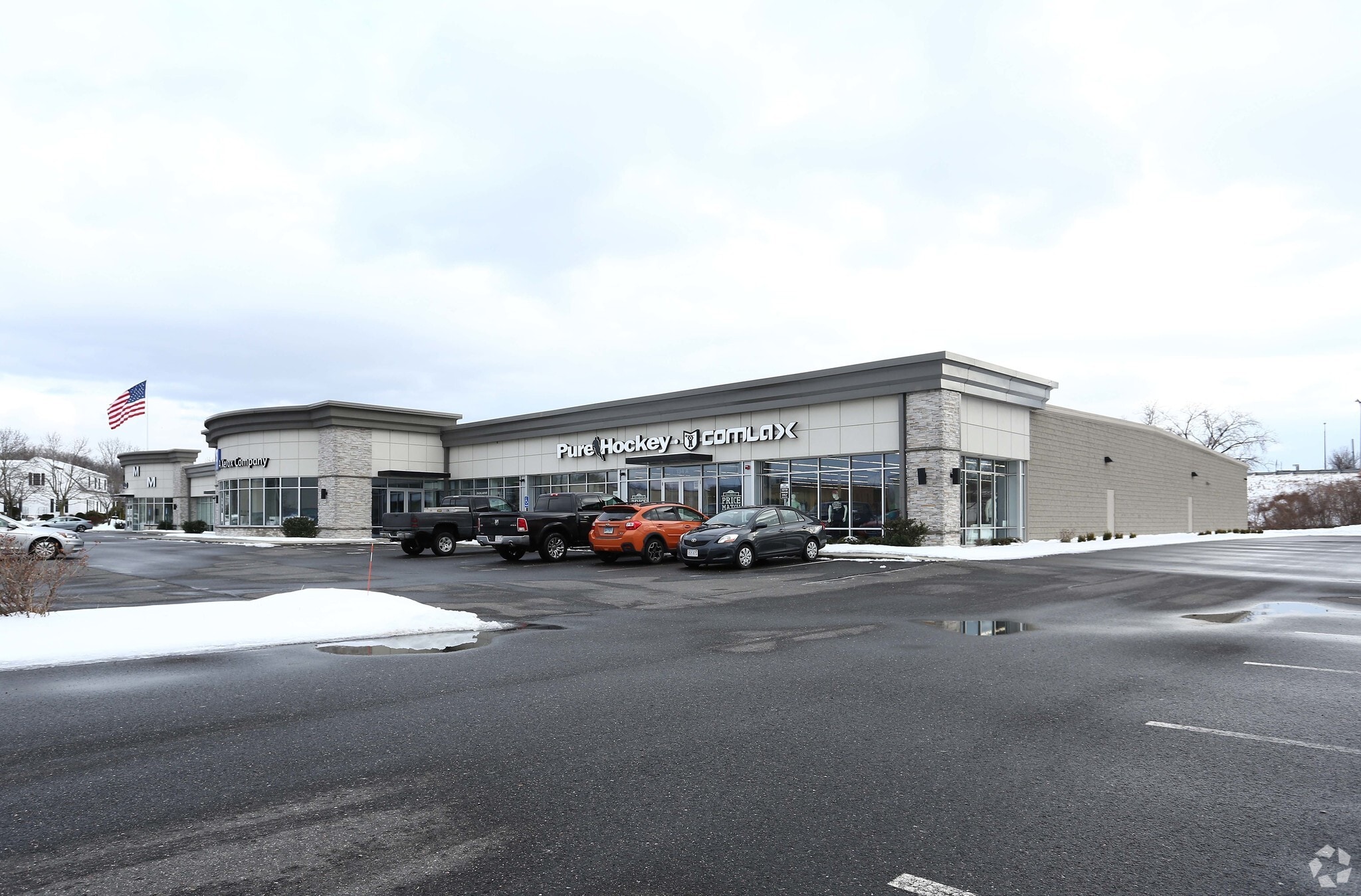 134 Capital Dr, West Springfield, MA to rent Primary Photo- Image 1 of 8