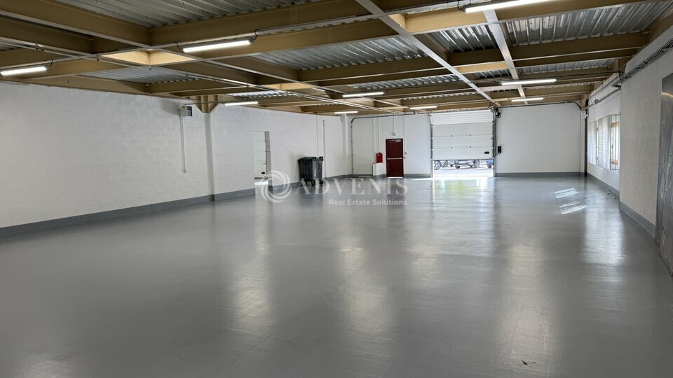Light Industrial in Croissy-Beaubourg to rent Interior Photo- Image 1 of 7
