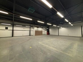 16 Macadam Pl, Irvine to rent Interior Photo- Image 1 of 4
