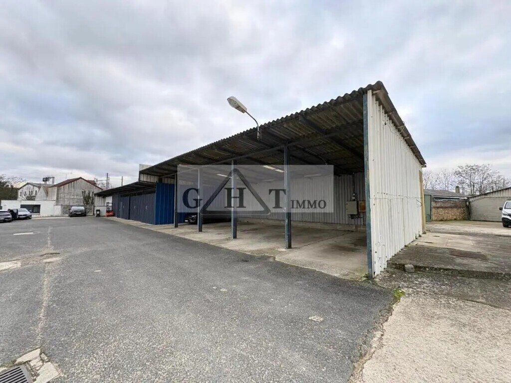 Location Entrepôt 300 m² - Photo 1