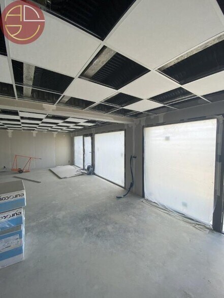 Retail in Portet-sur-Garonne to rent - Interior Photo - Image 2 of 4