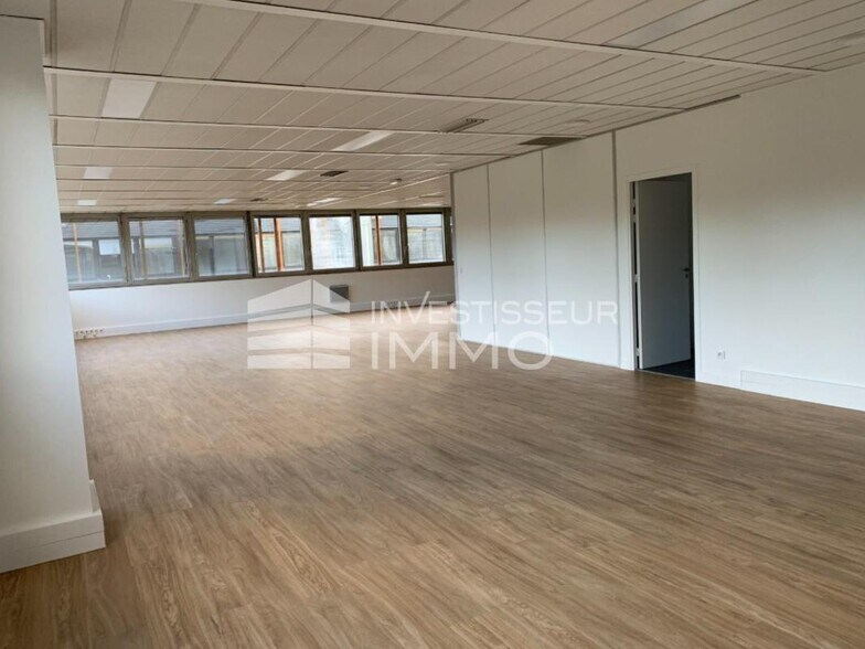 Industrial in Gennevilliers to rent - Interior Photo - Image 3 of 10